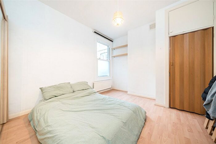2 Bedroom Flat For Sale In Deerdale Road, London, SE24