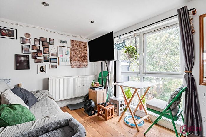 3 Bedroom Flat For Sale In Homerton High Street, London, E9