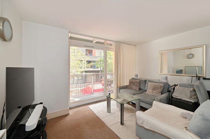1 Bedroom Flat For Sale In Moore House, Canary Wharf, E14