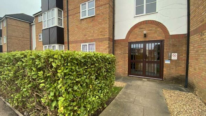 1 Bedroom Flat To Rent In Foxes Close, Hertford, SG13