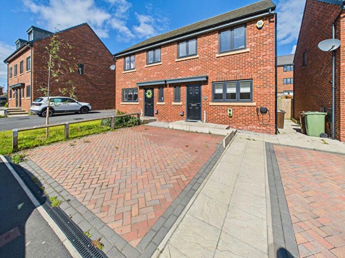3 Bedroom Semi-Detached House To Rent In Keeper Rise, Pontefract, WF9
