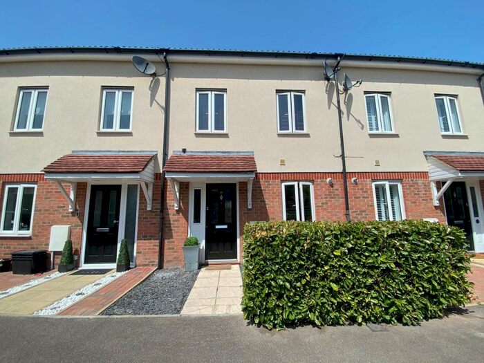 4 Bedroom House To Rent In Robinia Road, Broxbourne, EN10