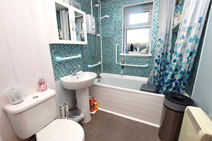 1 Bedroom Flat For Sale In Express Drive, Ilford, Essex, IG3