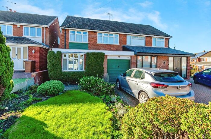 3 Bedroom Semi-Detached House For Sale In John Riley Drive, Willenhall, West Midlands, WV12