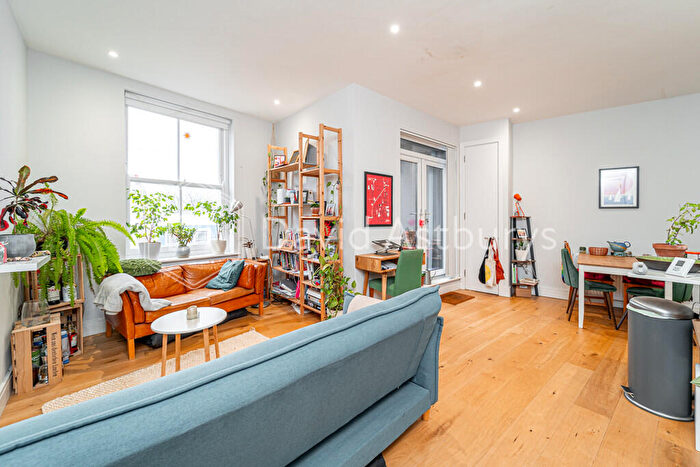 2 Bedroom Apartment To Rent In Torriano Avenue, Kentish Town, NW5