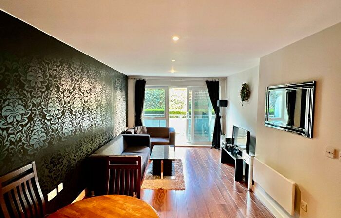 1 Bedroom Flat To Rent In Bromyard Avenue, London, W3