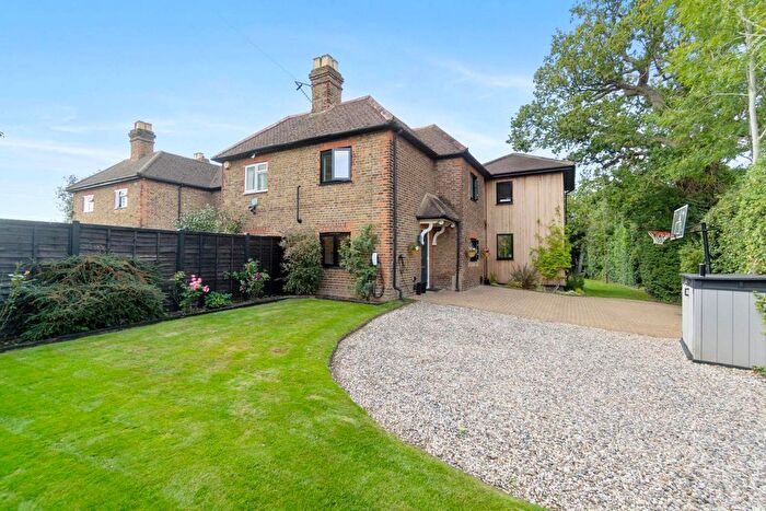 3 Bedroom Cottage For Sale In Farm Cottage, Radlett, WD7