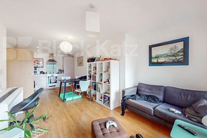 2 Bedroom Flat For Sale In Mildmay Avenue, Canonbury, N1