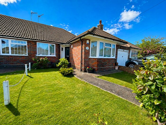 3 Bedroom Semi-Detached Bungalow For Sale In Felix Avenue, Luton, Bedfordshire, LU2