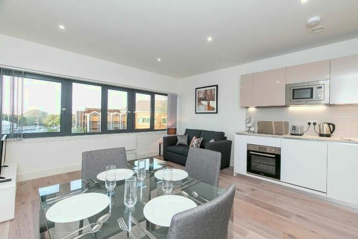 1 Bedroom Flat To Rent In Mondial Way, Hayes, UB3