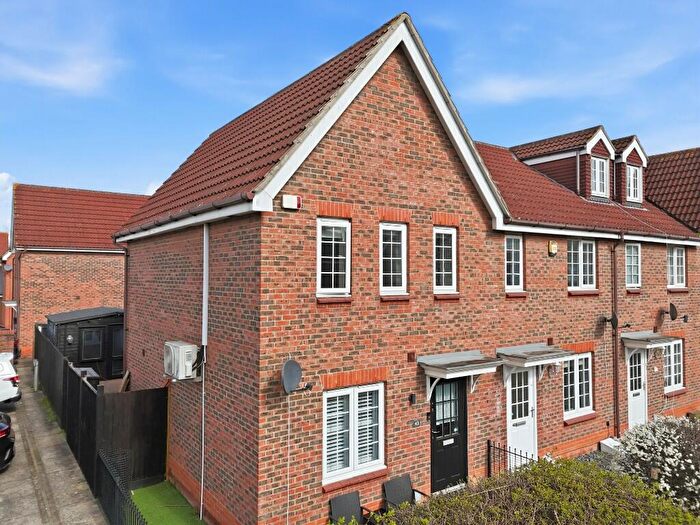 2 Bedroom End Of Terrace House For Sale In Frobisher Gardens, Chafford Hundred, Grays, RM16