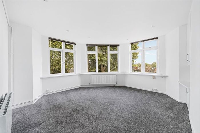 1 Bedroom Flat To Rent In The Grove, Twickenham, TW1