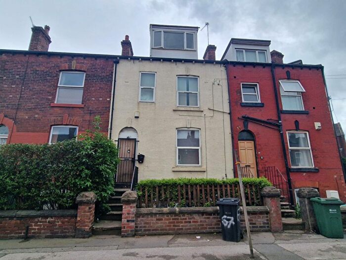 1 Bedroom Flat To Rent In Whingate, Leeds, LS12