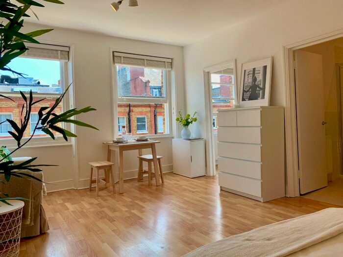 Studio To Rent In Nottingham Place, Marylebone, London, W1U