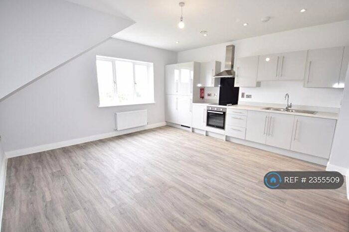 2 Bedroom Flat To Rent In Sycamore Court, Luton, LU2