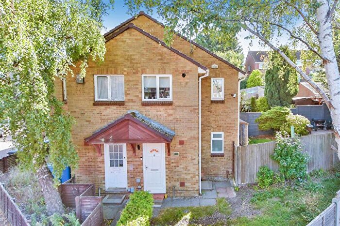 1 Bedroom Semi-Detached House For Sale In Fallowfield, Sittingbourne, Kent, ME10