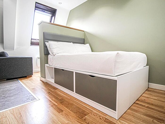 Apartment To Rent In Apt, Q Two Residence #, LS1