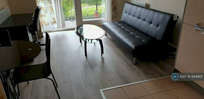 1 Bedroom Flat To Rent In Mason Way, Birmingham, B15