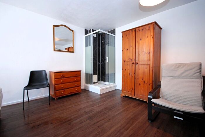 5 Bedroom Flat To Rent In Carlton Grove, London, SE15