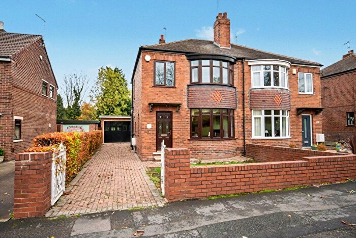 3 Bedroom Semi-Detached House For Sale In Lawefield Lane, Wakefield, West Yorkshire, WF2