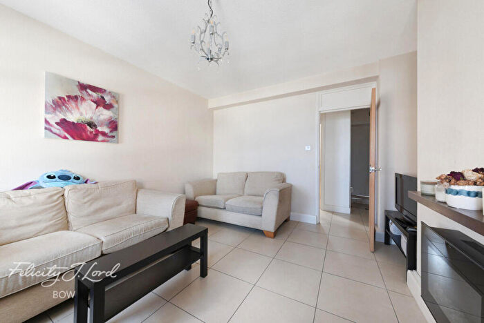 2 Bedroom Flat For Sale In Watts Grove, London, E3