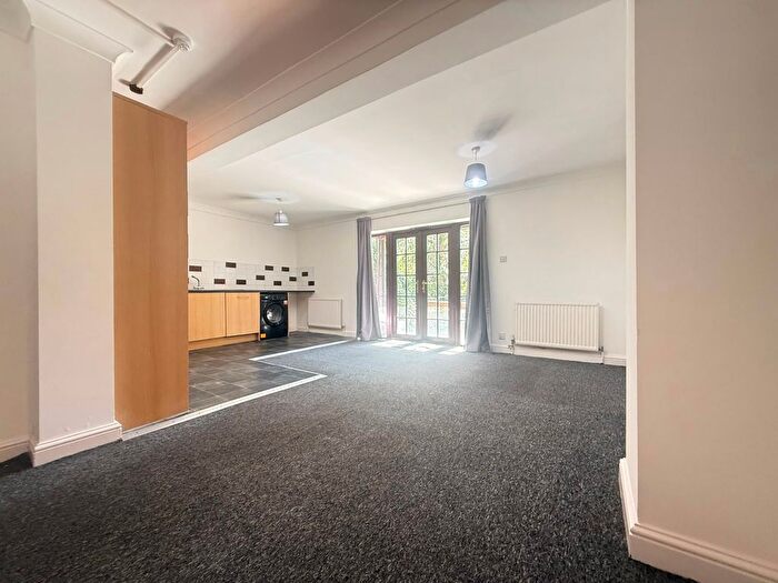 3 Bedroom Flat To Rent In Mounts Road, Greenhithe, DA9