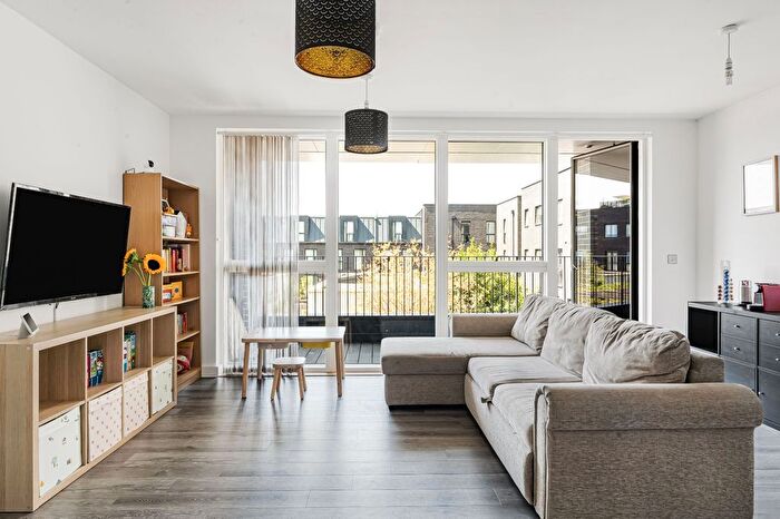 2 Bedroom Flat To Rent In Honour Lea Avenue, London, E20
