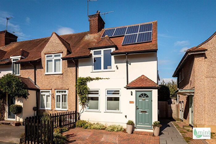 2 Bedroom Property For Sale In Caillard Road, Byfleet, West Byfleet, KT14