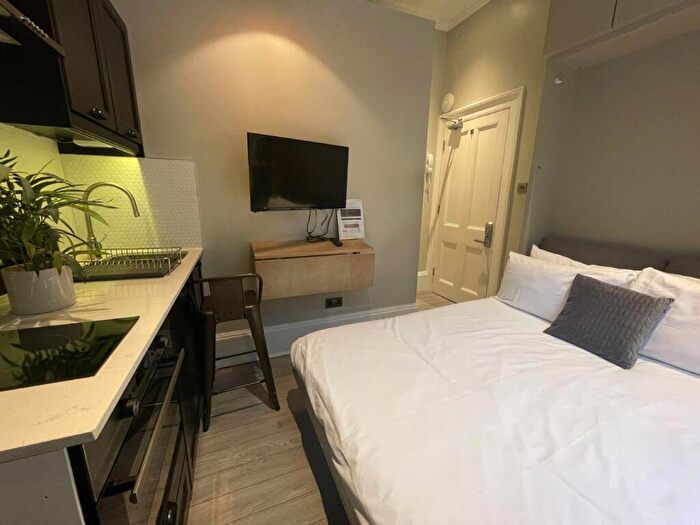 Apartment To Rent In Studio Flat, Gloucester Place, Baker Street, NW1