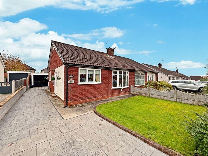 2 Bedroom Bungalow For Sale In Bee Hive Green, Westhoughton, BL5