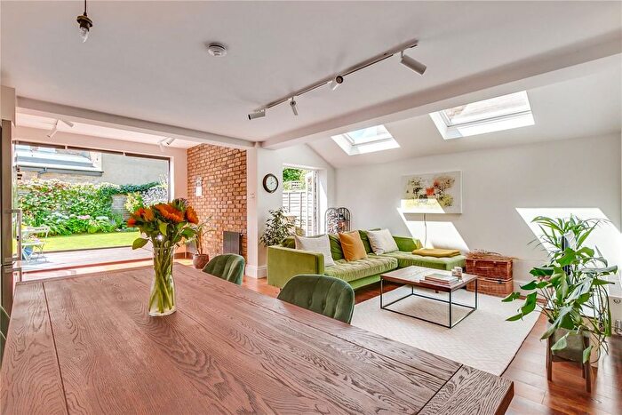 3 Bedroom Flat To Rent In Milman Road, London, NW6