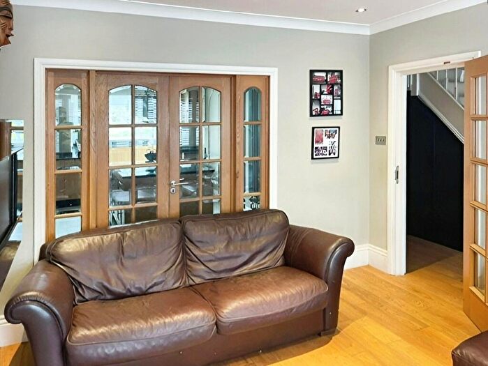 1 Bedroom Semi-Detached House To Rent In Oakhurst Rise, Carshalton, SM5
