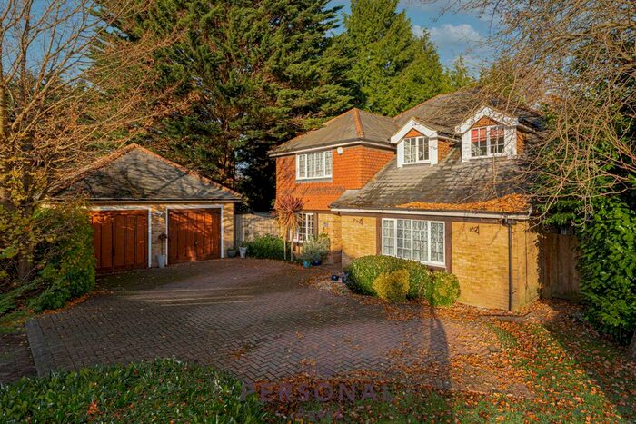 5 Bedroom Detached House To Rent In Brighton Road, Banstead SM7