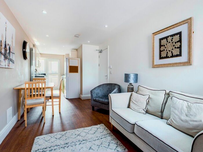 1 Bedroom Flat To Rent In Gwydr Crescent, Uplands, Swansea, SA2