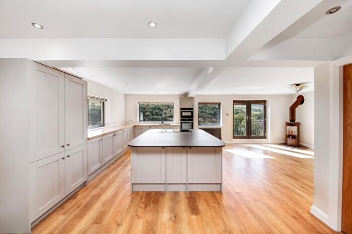 5 Bedroom Detached House For Sale In Victoria Springs, Holmfirth, HD9