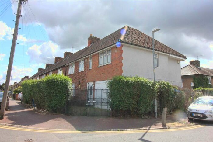 5 Bedroom End Of Terrace House To Rent In Stamford Road, Dagenham, RM9