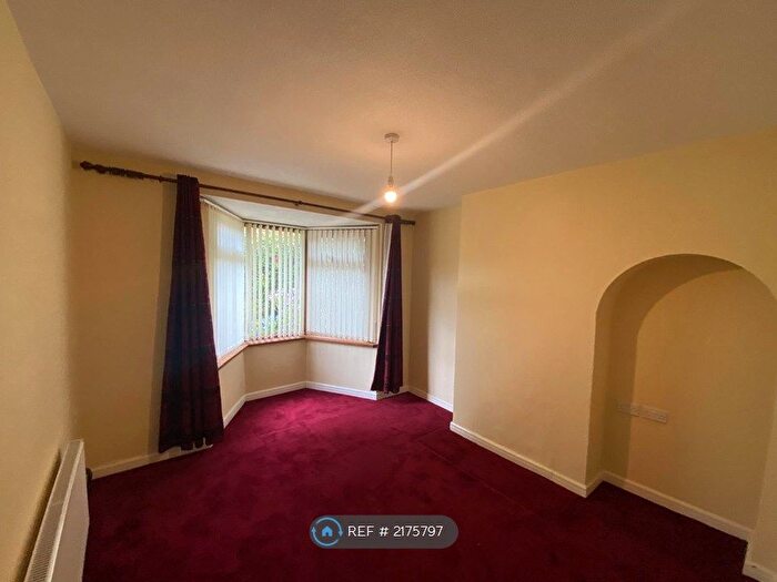 3 Bedroom Semi-Detached House To Rent In Warren Farm Road, Birmingham, B44