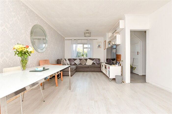 3 Bedroom Semi-detached House For Sale In Rockstone Way, Ramsgate, Kent, CT12