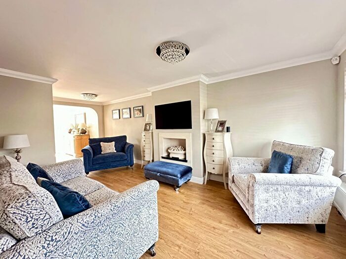 3 Bedroom Semi-detached House For Sale In South Ridge, Billericay, CM11