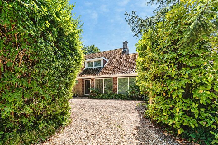 4 Bedroom Detached House For Sale In West End Road, Reading, RG7