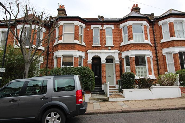 2 Bedroom Flat To Rent In Brayburne Avenue, London, SW4