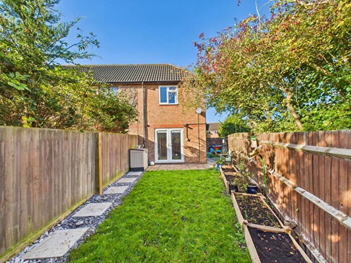 2 Bedroom End Of Terrace House For Sale In Westfield, Hawkslade, Aylesbury, HP21