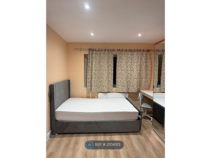 Studio To Rent In Starling Close, West Bridgford, Nottingham, NG2