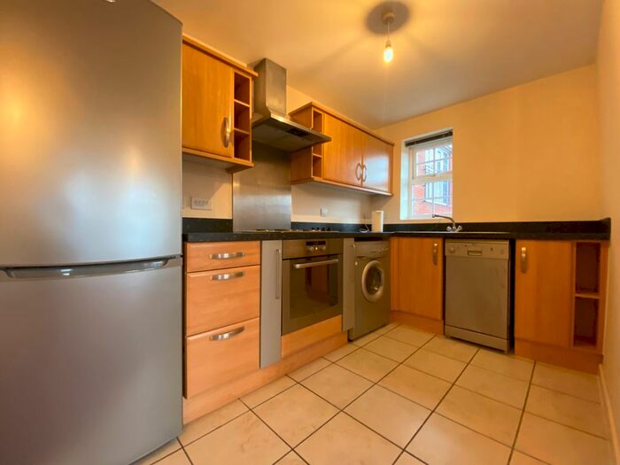 2 Bedroom Flat To Rent In Birkby Close, Hamilton, Leicester, LE5