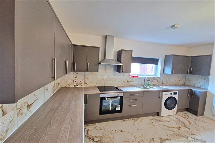 2 Bedroom Flat To Rent In Grimshaw Lane, Middleton, Manchester, M24