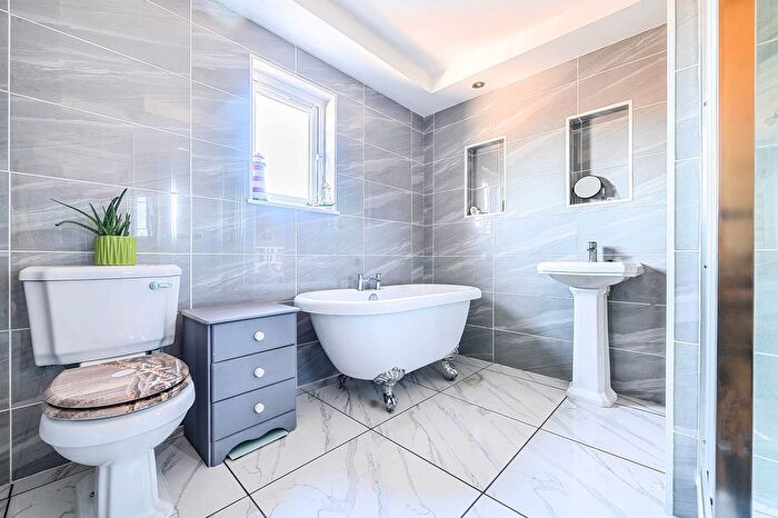 2 Bedroom Semi-detached House For Sale In Sandymount Avenue, North Bersted, PO22