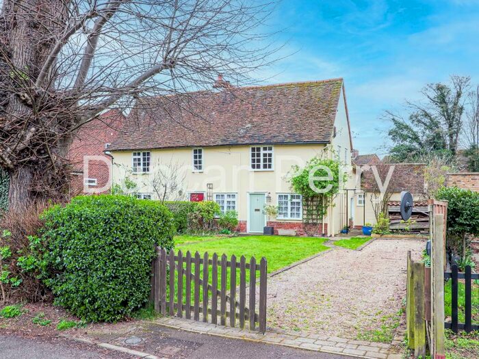 3 Bedroom Semi-Detached House To Rent In Lower Green, AL6