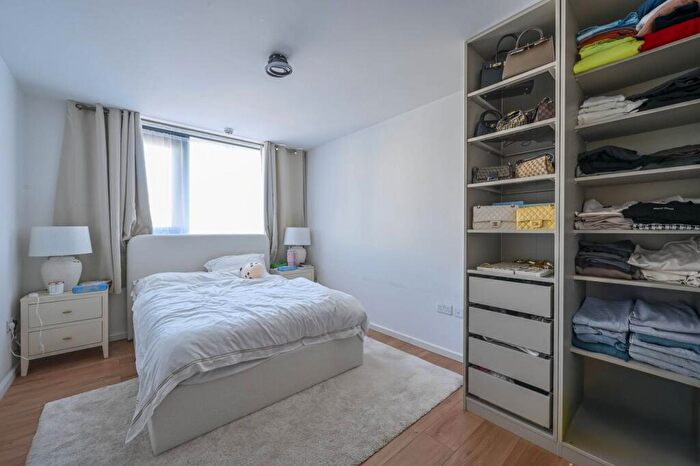 1 Bedroom Flat For Sale In Elektron Tower, Canary Wharf, London, E14