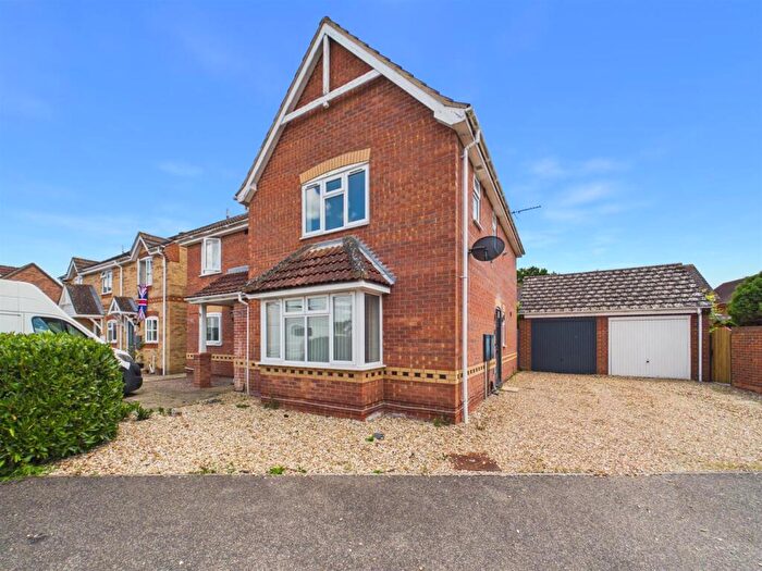 3 Bedroom Semi-Detached House For Sale In Bradley Close, Louth, LN11