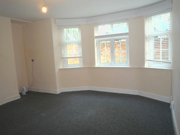 2 Bedroom Flat To Rent In Henley Road, Caversham, Reading, RG4